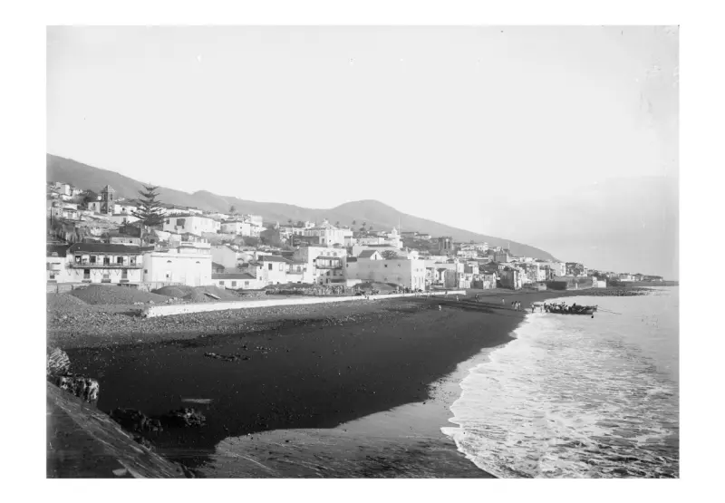 Vista parcial de Santa Cruz de La Palma desde el puerto